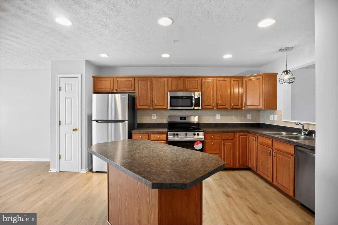 9875 Decatur Rd - Photo 3 of 27