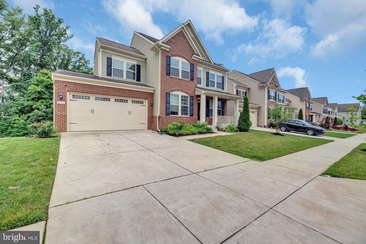 8008 Hubble Drive - Photo 3 of 50