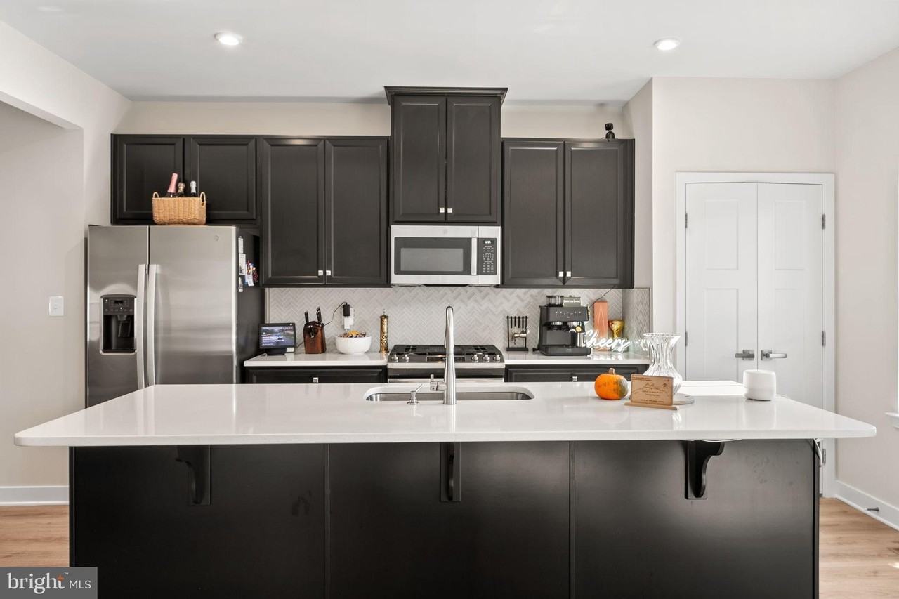 9019 Belinda Blvd - Photo 2 of 25