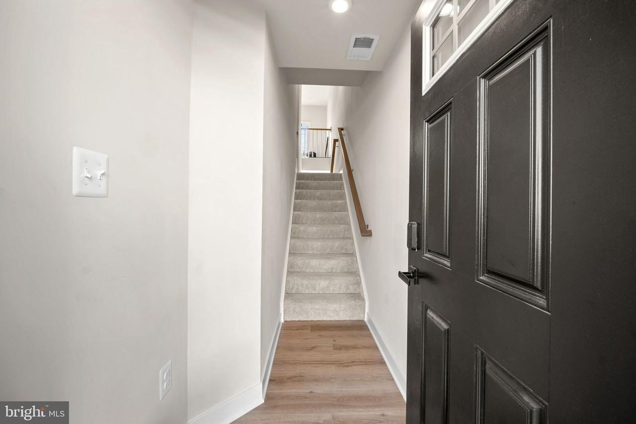 9019 Belinda Blvd - Photo 4 of 25