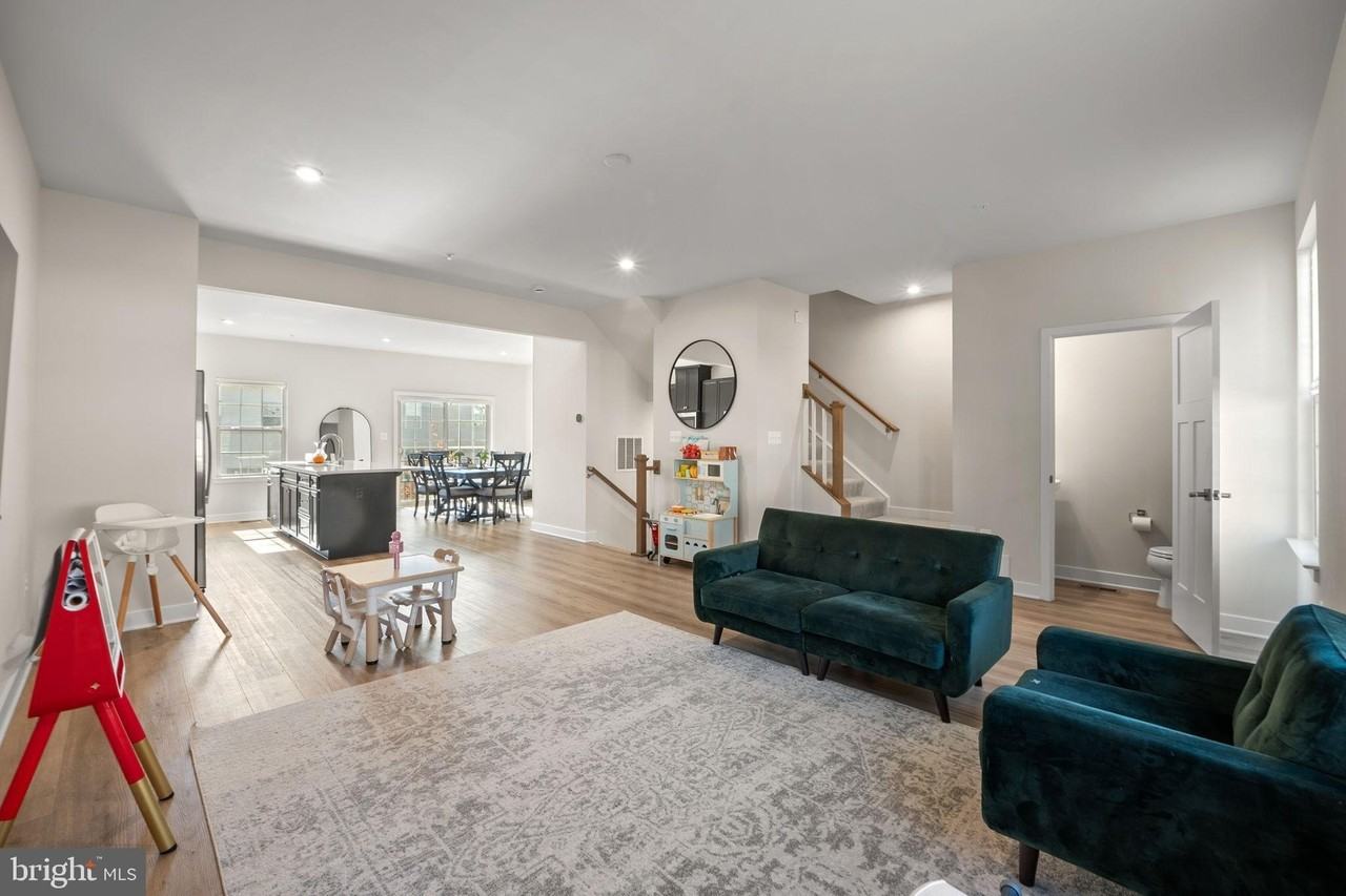 9019 Belinda Blvd - Photo 7 of 25