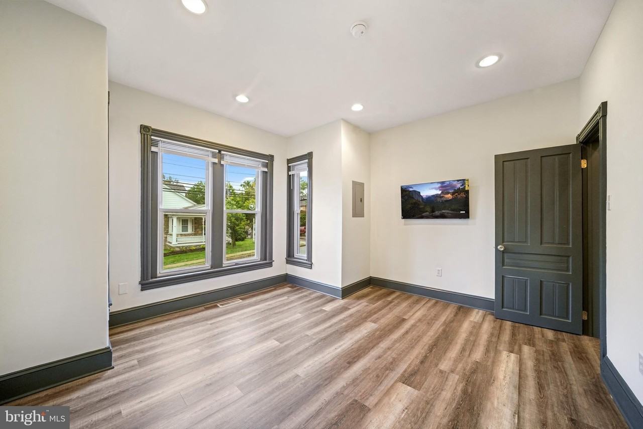 119 S Broad St Apt 1 #1 - Photo 4 of 10