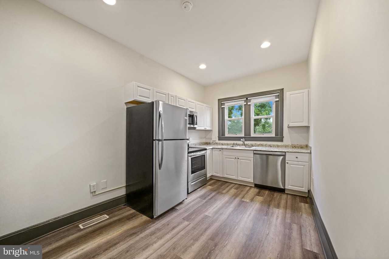 119 S Broad St Apt 1 #1 - Photo 6 of 10