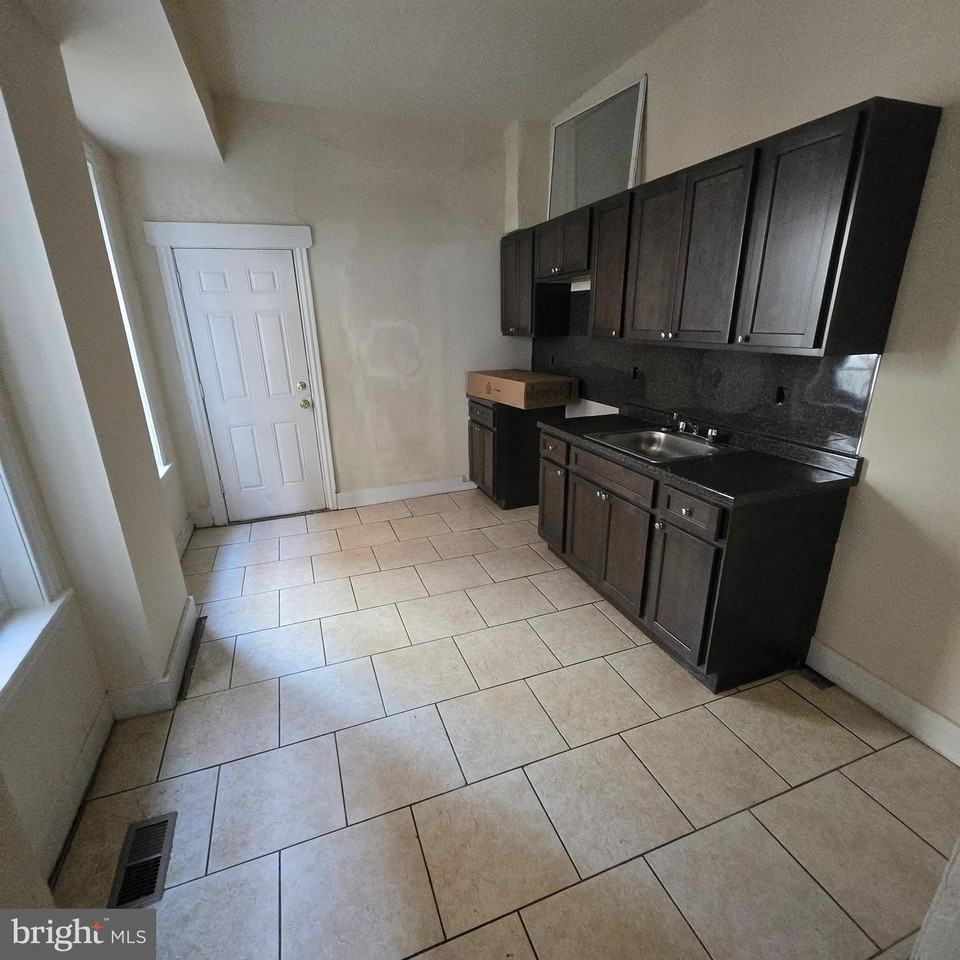 5252 Pulaski Ave - Photo 4 of 4