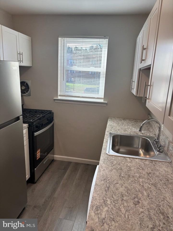 3205 East Market Street #H04 - Photo 2 of 7