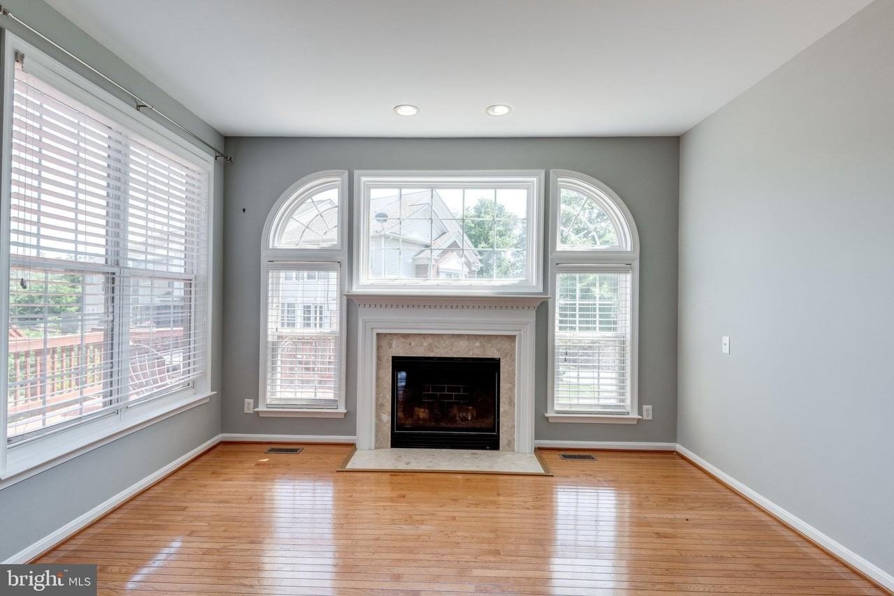 43831 Chadwick Terrace - Photo 6 of 40