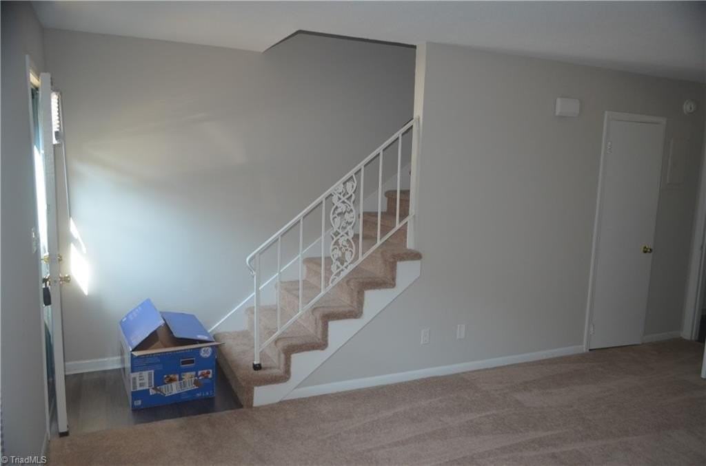 323 Old Vineyard Rd - Photo 4 of 16