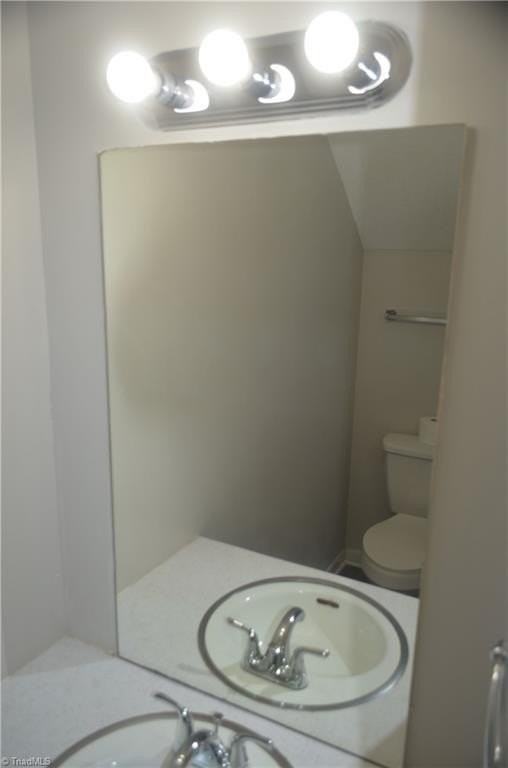 323 Old Vineyard Rd - Photo 5 of 16