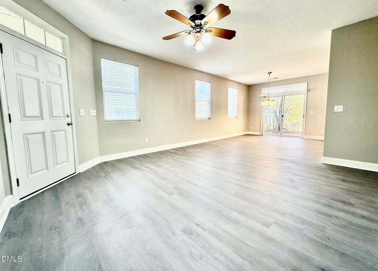 205 Trayesan Dr - Photo 2 of 31