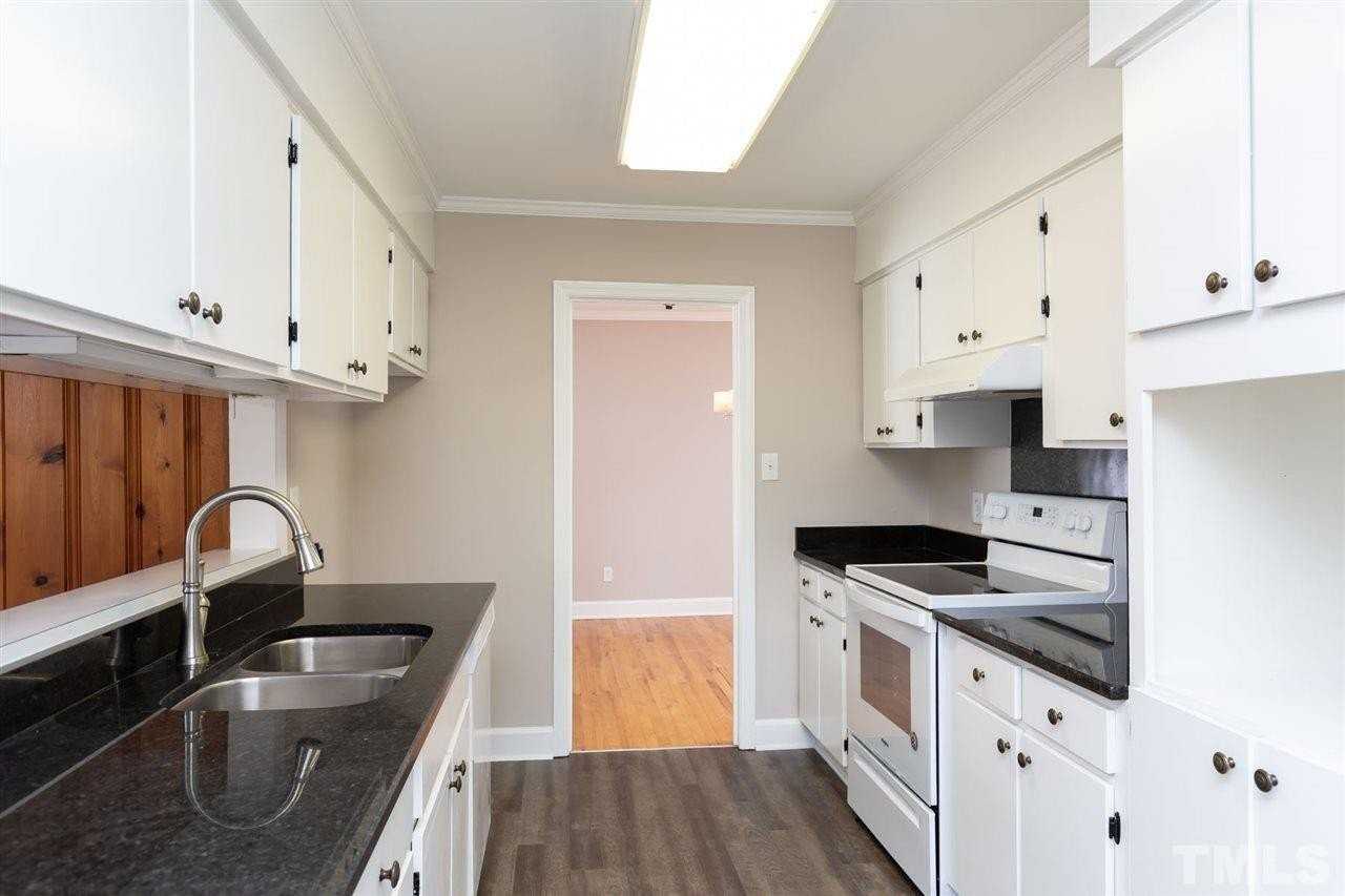 805 Graham St - Photo 6 of 42