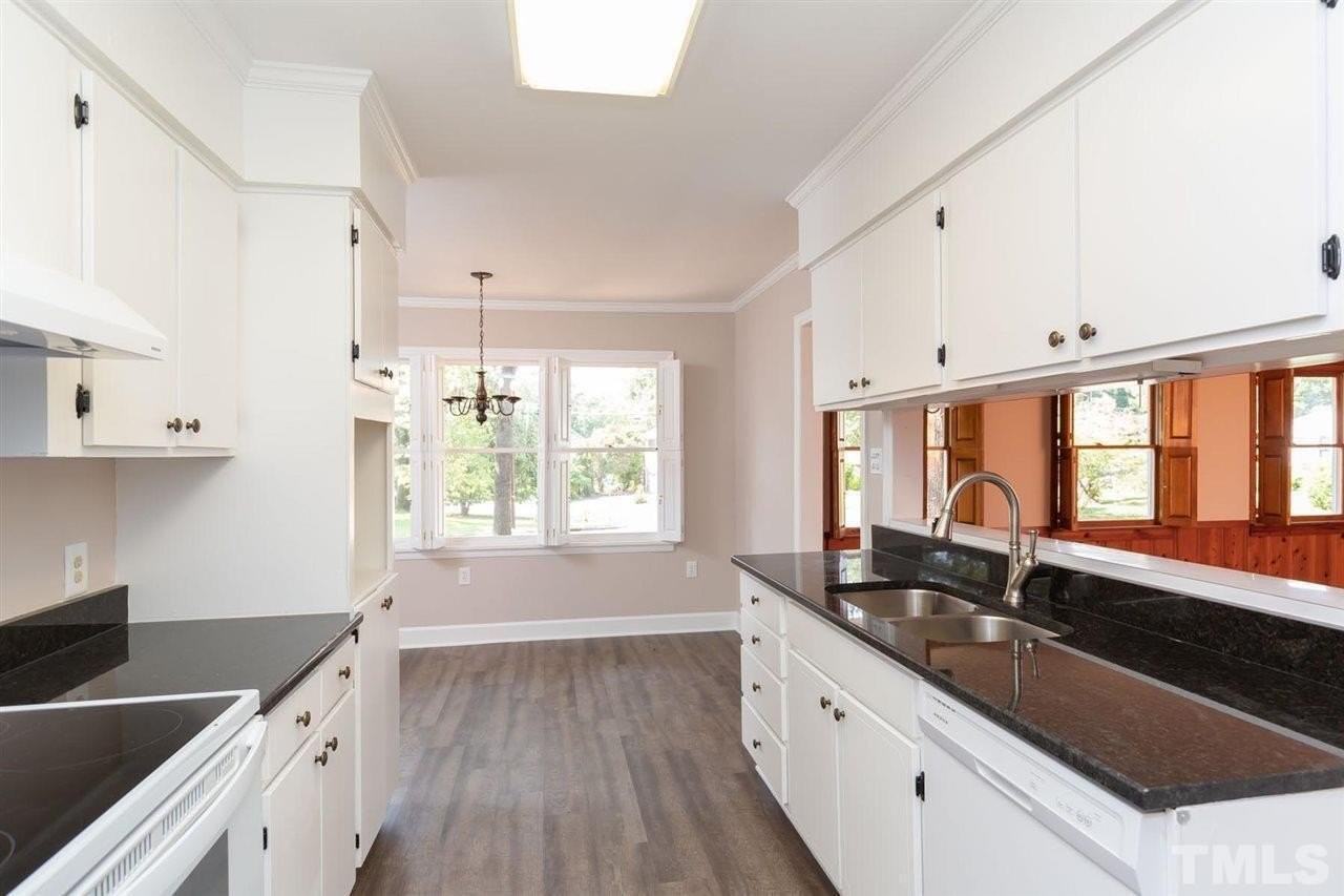 805 Graham St - Photo 7 of 42