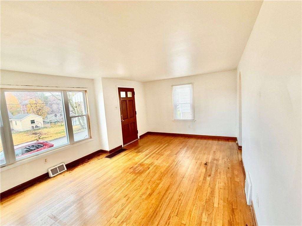 37 Kay St - Photo 4 of 14