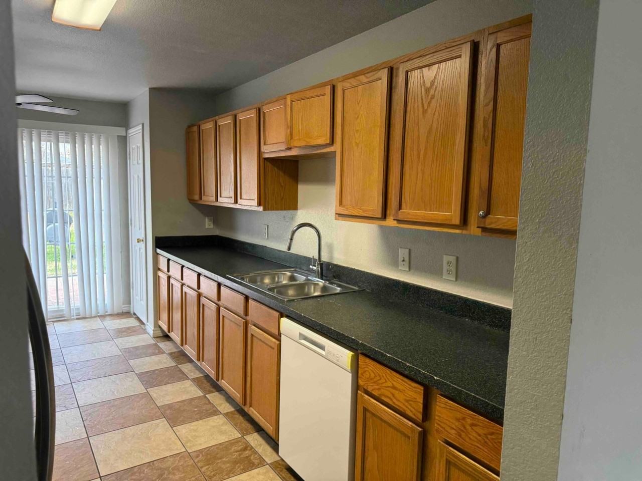 705 Gregory St - Photo 3 of 8