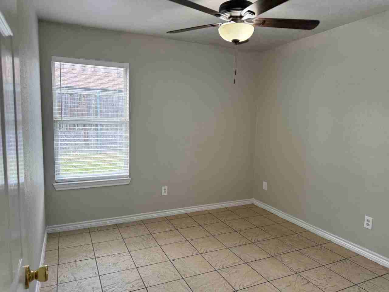 705 Gregory St - Photo 7 of 8