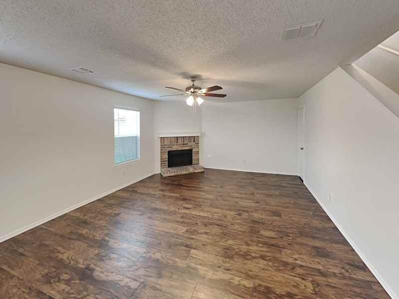 4059 Hunters Creek Dr - Photo 2 of 23