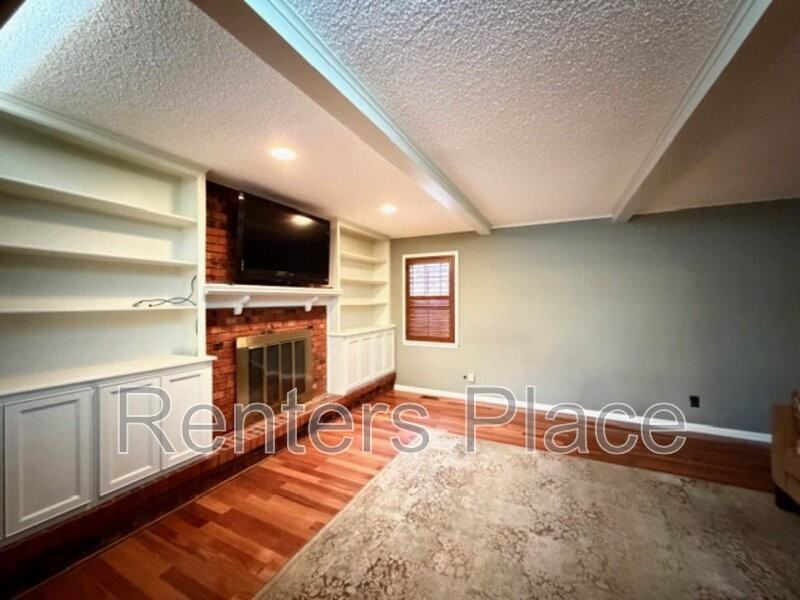 5724 E 65th Pl - Photo 7 of 25