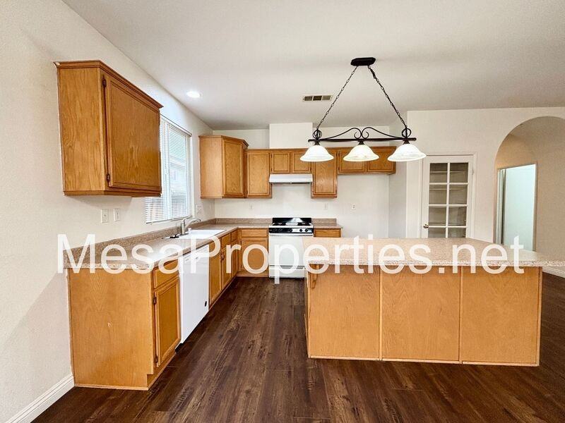 12261 Luna Rd - Photo 5 of 30