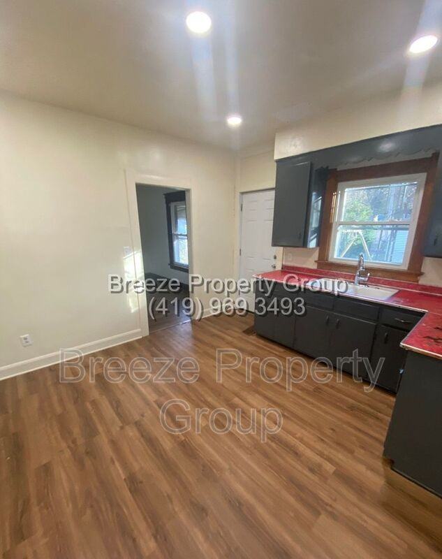 1477 South Ave - Photo 2 of 8