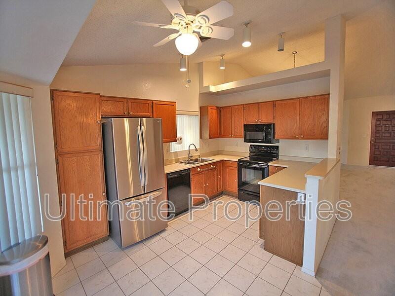 10345 N 62nd Ave - Photo 7 of 17