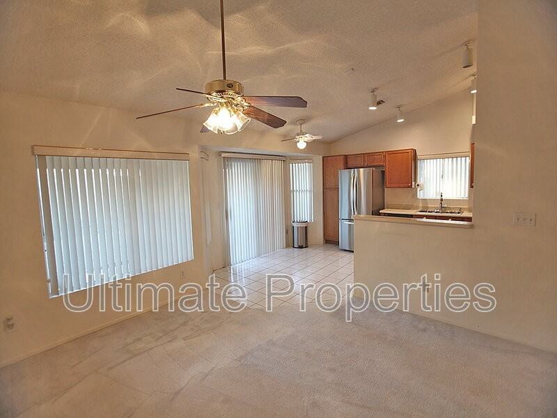 10345 N 62nd Ave - Photo 5 of 17