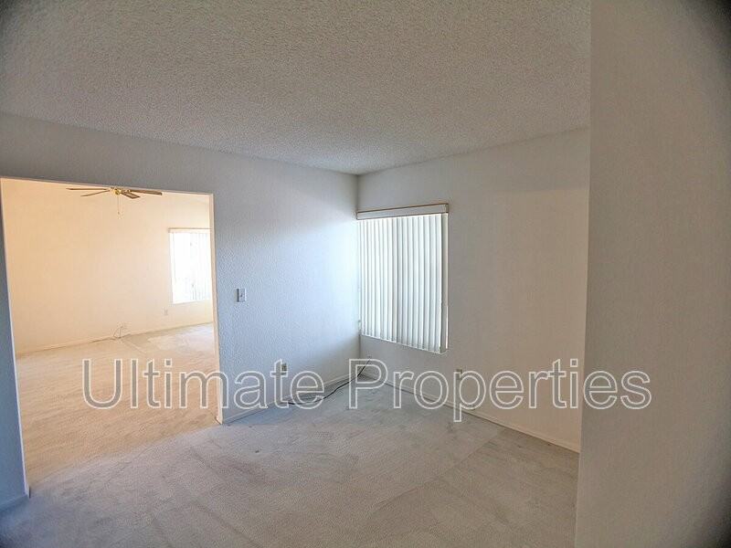 10345 N 62nd Ave - Photo 4 of 17