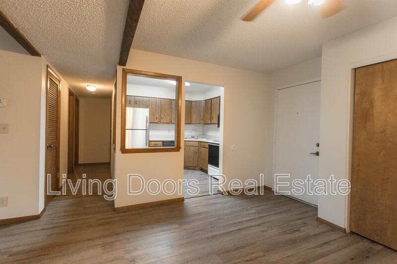 1935 North Lincoln Avenue #205 - Photo 4 of 20