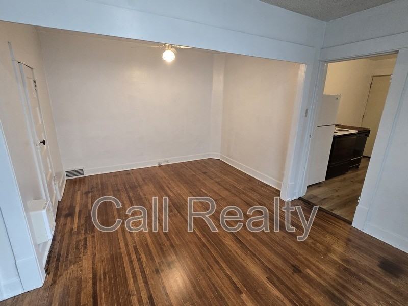 1028 E Mission Ave #A - Photo 5 of 8