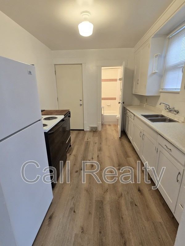 1028 E Mission Ave #A - Photo 6 of 8