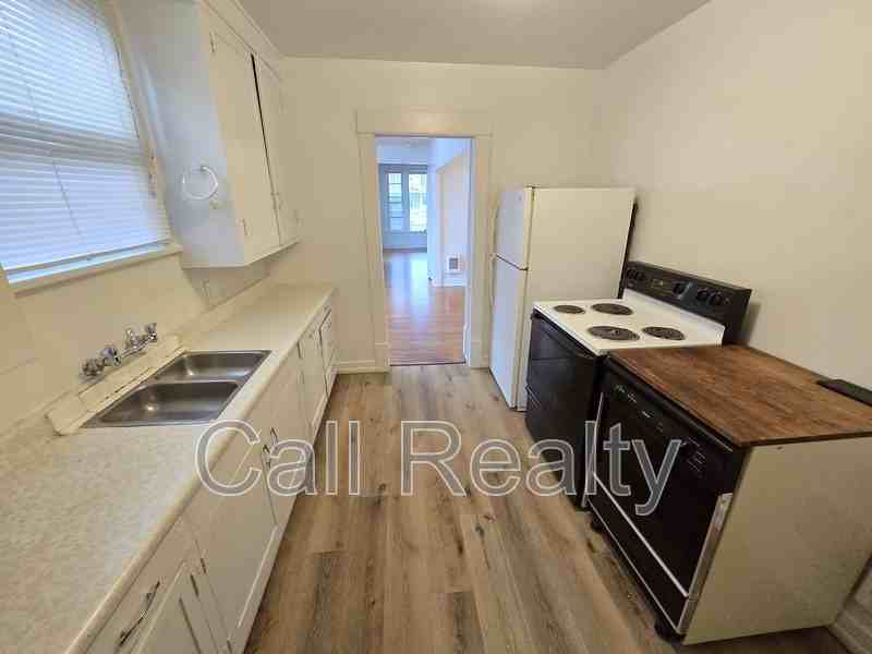 1028 E Mission Ave #A - Photo 7 of 8