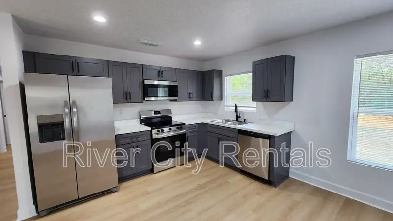 6194 Furman Ave - Photo 3 of 18