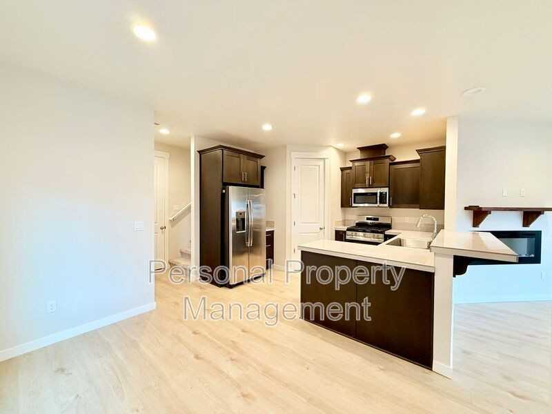 18010 Ne 47th Ave - Photo 3 of 27