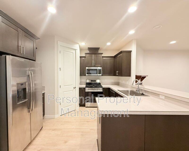 18010 Ne 47th Ave - Photo 4 of 27