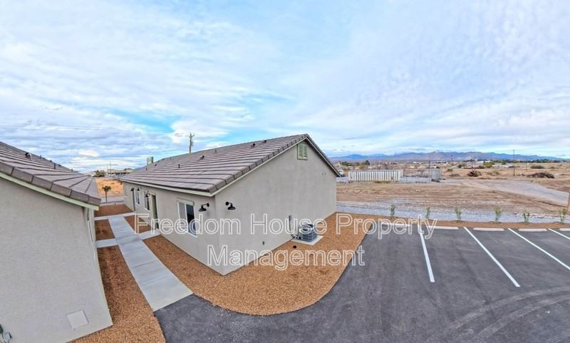 1340 E Arrowhead St - Photo 6 of 36