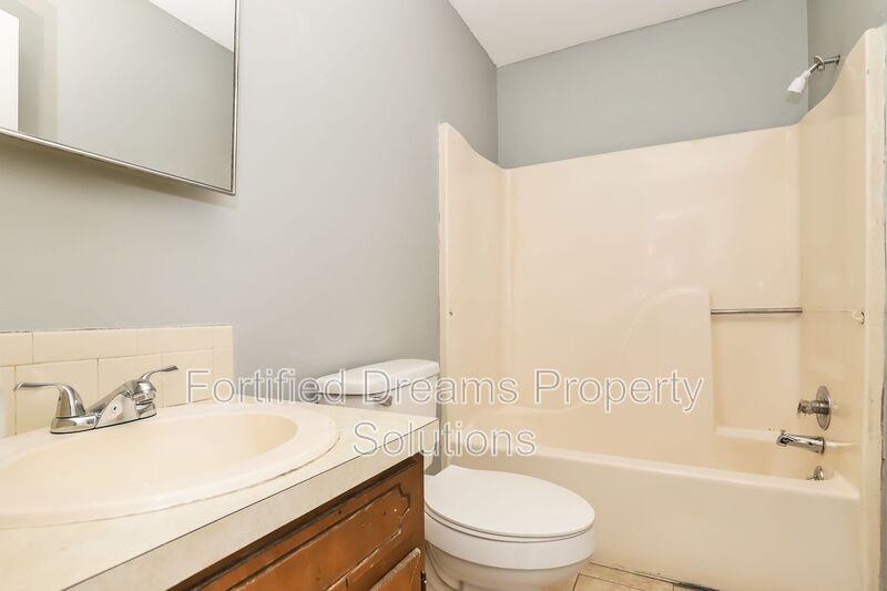 1502 Oakshire Ct #D - Photo 5 of 27