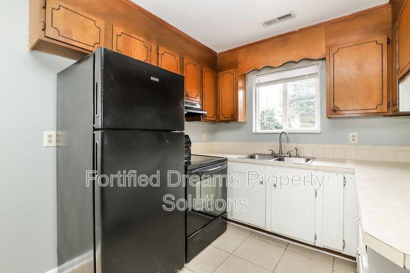 1502 Oakshire Ct #D - Photo 7 of 27