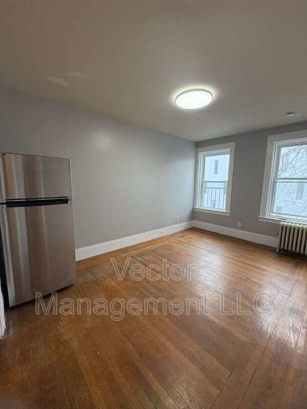 1476 Chapel St #304 - Photo 3 of 8