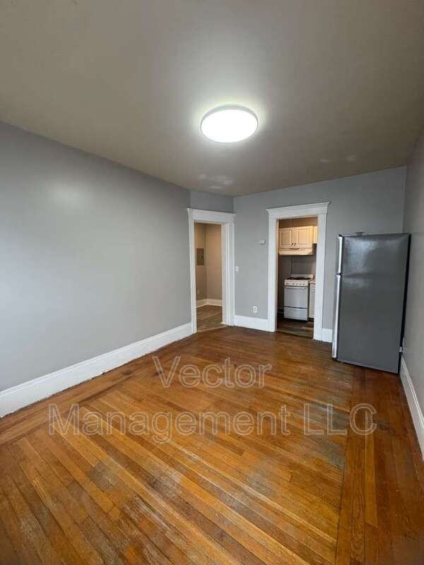 1476 Chapel St #304 - Photo 4 of 8