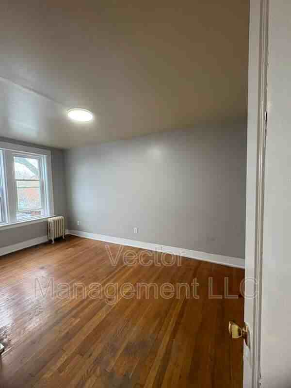 1476 Chapel St #304 - Photo 7 of 8