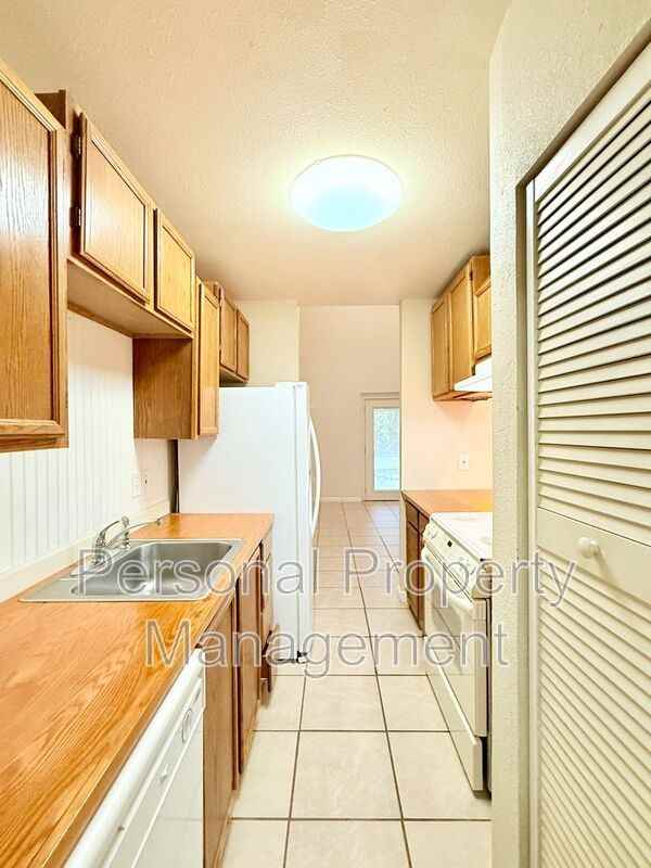 10303 Ne 23rd St #A - Photo 5 of 16