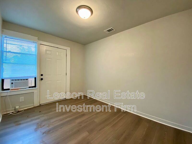 2632 Foster Street - Photo 5 of 11