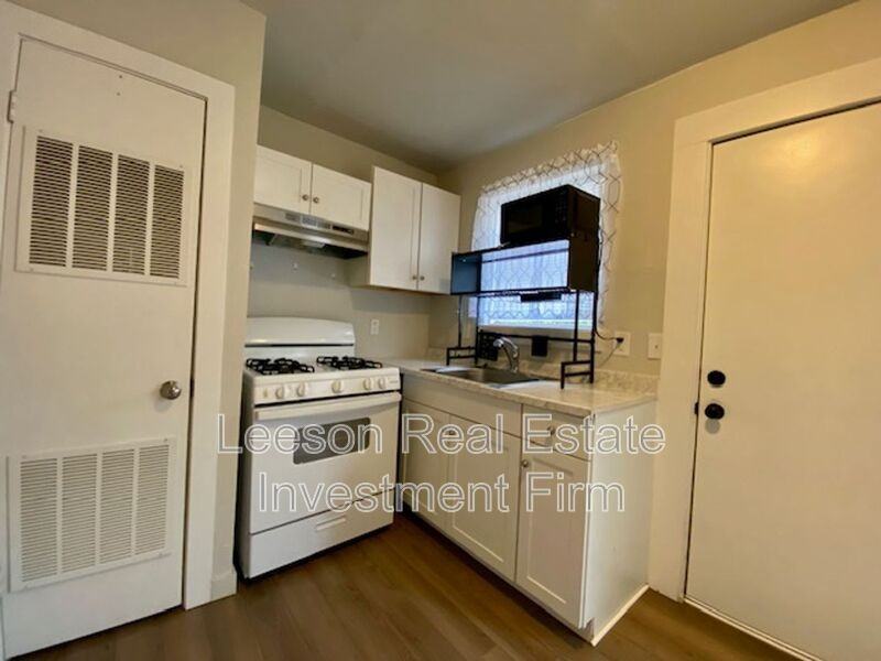 2632 Foster Street - Photo 7 of 11