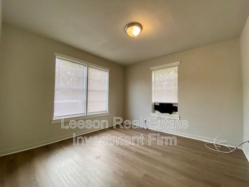 2632 Foster St - Photo 6 of 10