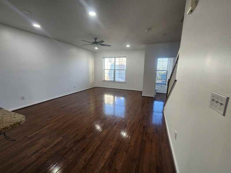 1233 Parish Ave - Photo 7 of 20