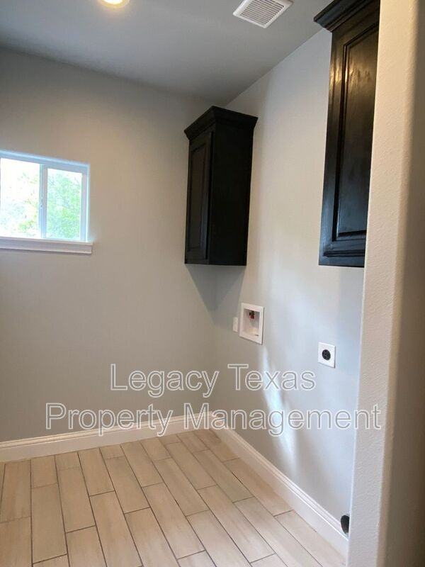 301 E Willingham St - Photo 6 of 42