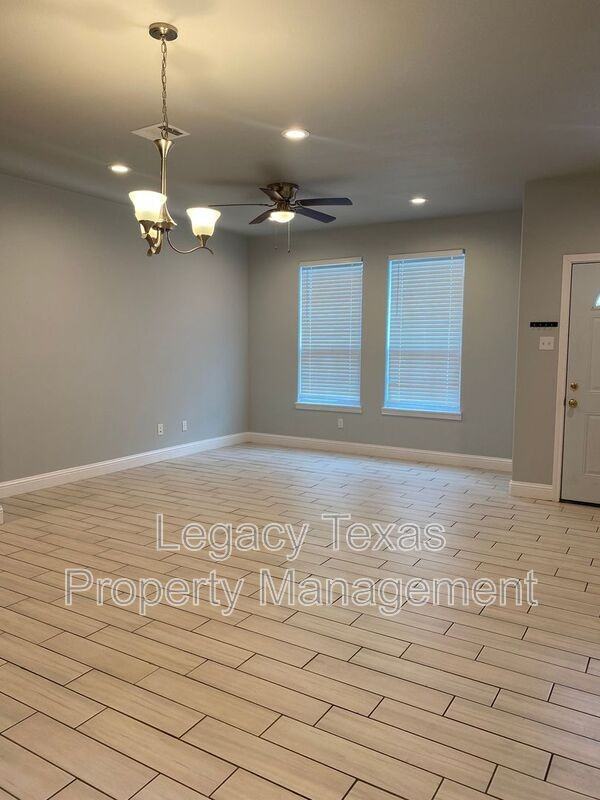 301 E Willingham St - Photo 7 of 42