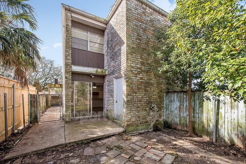 309 Lilac St - Photo 2 of 10