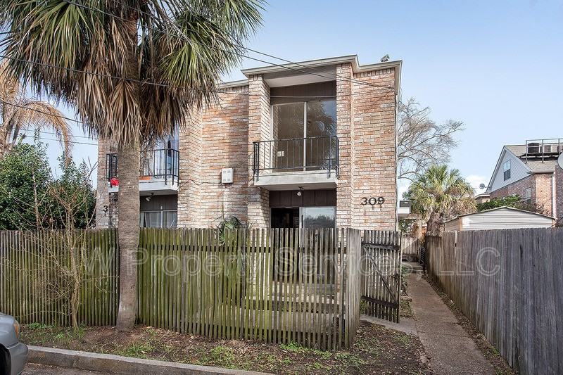 309 Lilac St - Photo 3 of 10