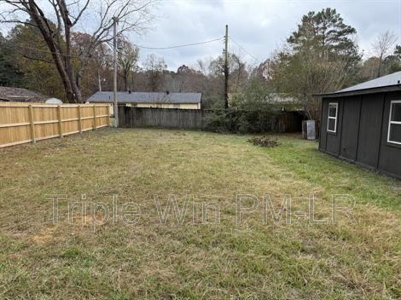 10911 Vernon Dr - Photo 2 of 22