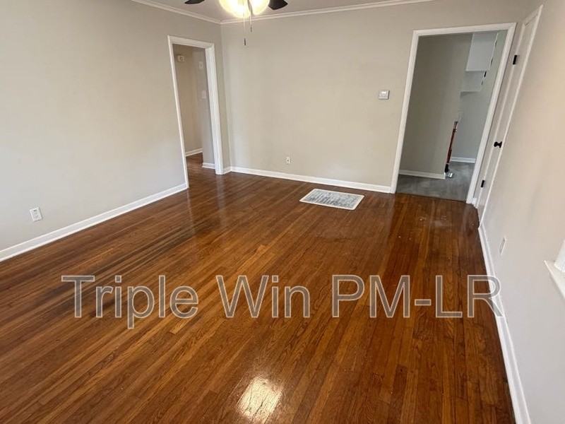 2204 S Monroe St - Photo 4 of 18