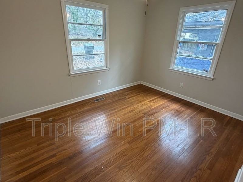 2204 S Monroe St - Photo 7 of 18